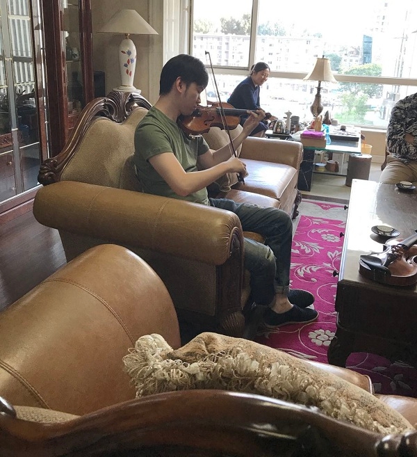 刘霄教授试奏新作